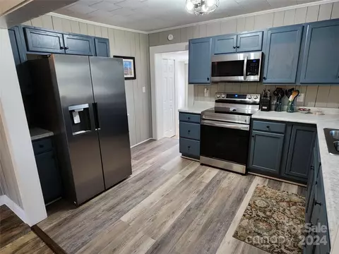 Kitchen - 4072 Bennett Rd, Morganton, NC 28655 photo 2 of 2