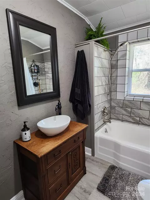 Bath - 4072 Bennett Rd, Morganton, NC 28655 photo 2 of 2