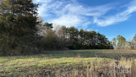 2038 Bailey Dr, Hickory, NC 28601 photo 6