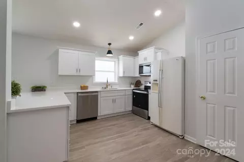 7504 Lady Liberty Ln, Charlotte, NC 28217