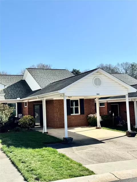 19942 Oak Leaf Cir, Cornelius, NC 28031
