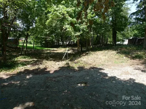351 Honeysuckle St, Mocksville, NC 27028