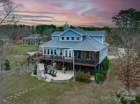 27 Retreat Ln, Liberty Hill, SC 29074