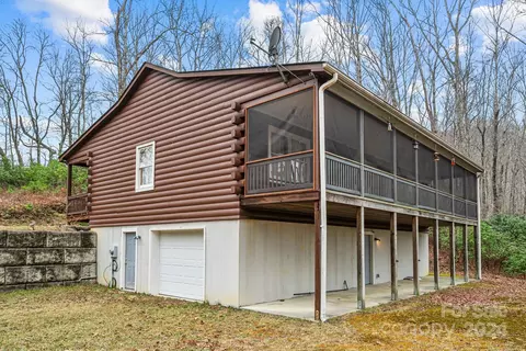 12 Squirrels Run Rd, Lake Toxaway, NC 28747