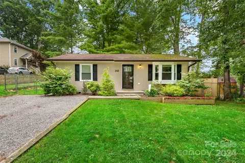 202 Portmanvilla Rd, Black Mountain, NC 28711