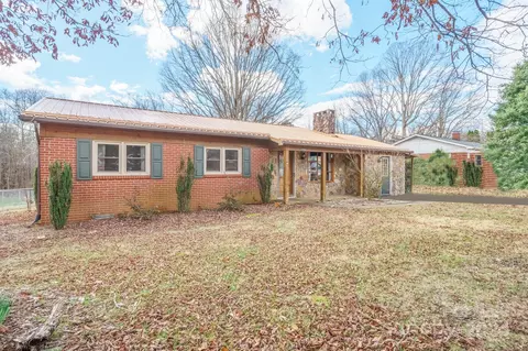 1434 Bushville Dr, Lenoir, NC 28645