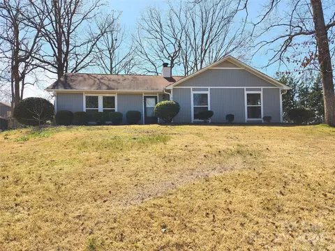 1489 Pine Ridge Dr, Gastonia, NC 28054