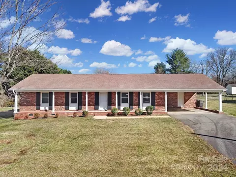 914 Valley St, Statesville, NC 28677