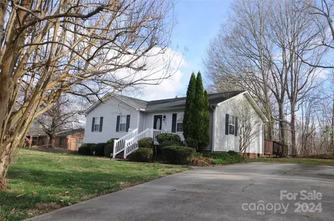 1305 Hill Rd, Lincolnton, NC 28092