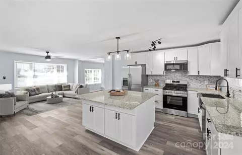 5020 Sea Oates Ln, Bessemer City, NC 28016