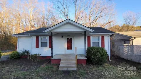 506 S Willow St, Dallas, NC 28034