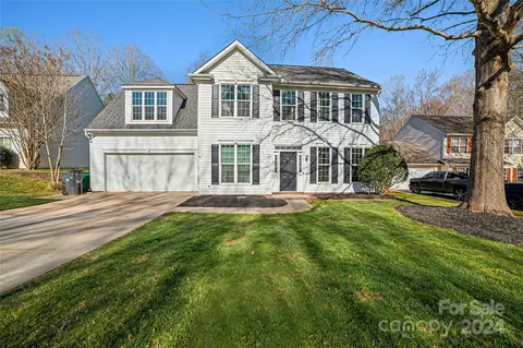 8031 Shiny Meadow Ln, Charlotte, NC 28215