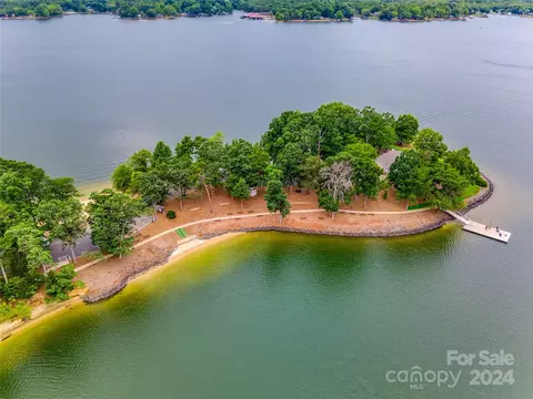 View/Area - 1094 Hunters Run Dr, Tega Cay, SC 29708 photo 6 of 7