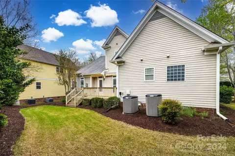 Exterior - 1094 Hunters Run Dr, Tega Cay, SC 29708 photo 4 of 14