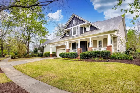 Exterior - 1094 Hunters Run Dr, Tega Cay, SC 29708 photo 7 of 14