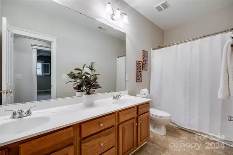 Bath - 1094 Hunters Run Dr, Tega Cay, SC 29708 photo 4 of 4