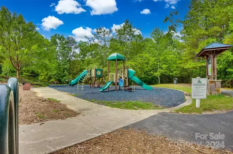 View/Area - 1094 Hunters Run Dr, Tega Cay, SC 29708 photo 7 of 7
