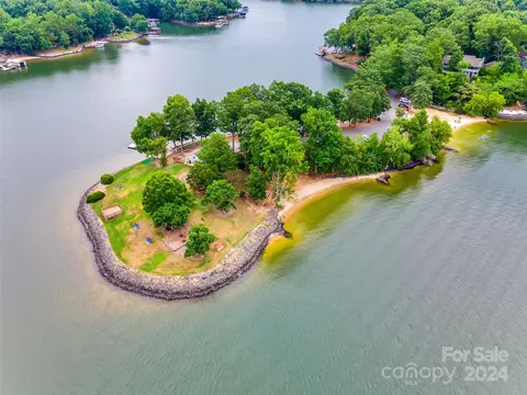 View/Area - 1094 Hunters Run Dr, Tega Cay, SC 29708 photo 5 of 7