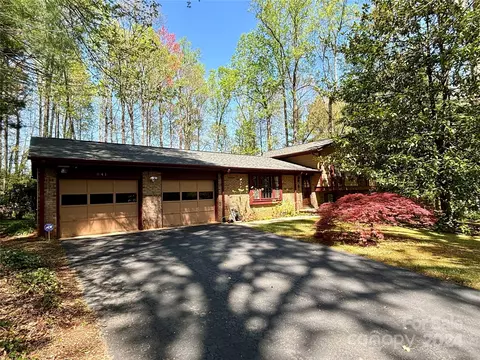 841 Greenwood Dr, Hendersonville, NC 28791