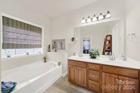 Bath - 4150 Flint Dr, Lancaster, SC 29720 photo 2 of 3