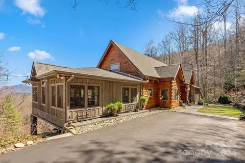 95 Bear Hollow Ln, Fairview, NC 28730