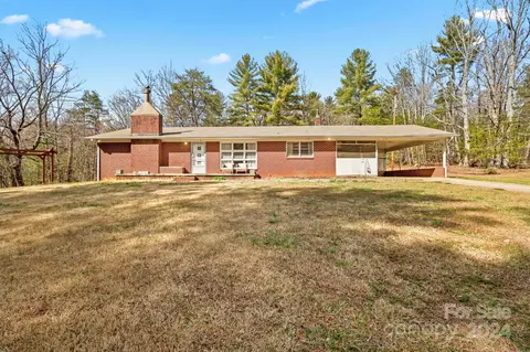 2345 Honeysuckle Pl, Lenoir, NC 28645