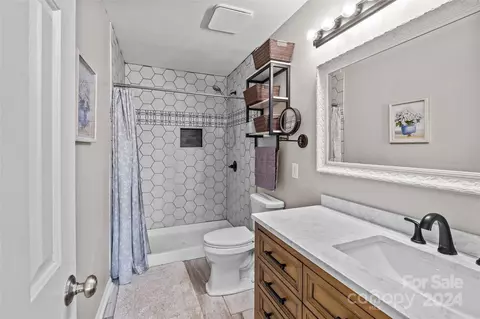 Bath - 4114 John Stevenson Rd, Monroe, NC 28110 photo 2 of 3