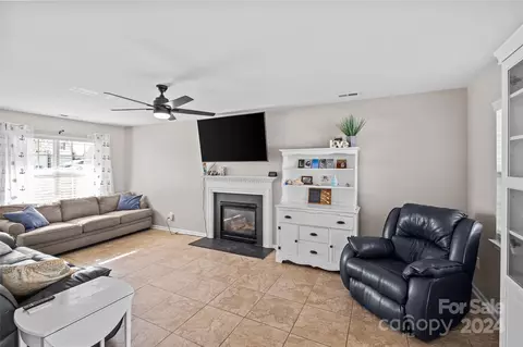 Living - 4114 John Stevenson Rd, Monroe, NC 28110 photo 2 of 3