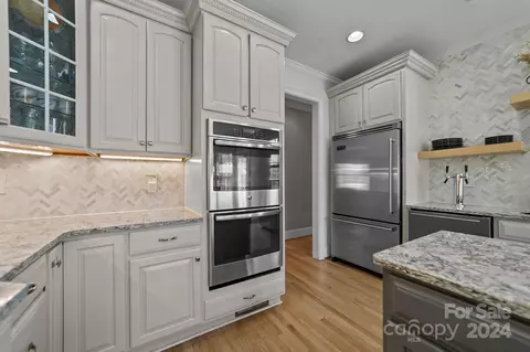 Kitchen - 7616 Windaliere Dr, Cornelius, NC 28031 photo 4 of 6