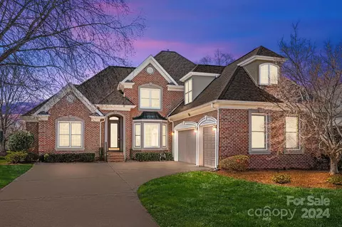 7616 Windaliere Dr, Cornelius, NC 28031