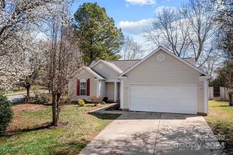 11206 Fawndale Dr, Charlotte, NC 28269