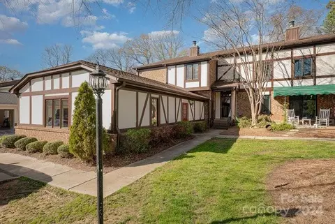 7228 Quail Meadow Ln, Charlotte, NC 28210