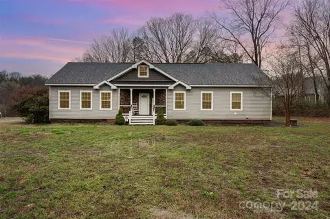 140 Broome Farm Ln, Mooresville, NC 28115