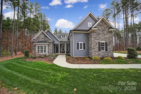 121 Silver Falls Dr, Troutman, NC 28166