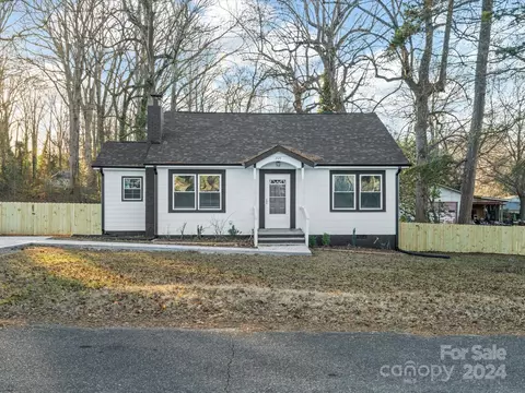 205 E Catawba Dr, Mount Holly, NC 28120