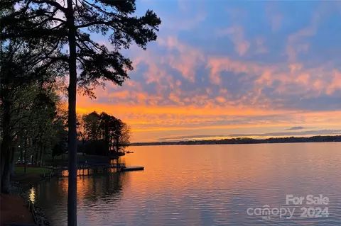 365 Northwest Dr, Davidson, NC 28036