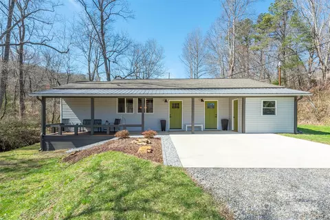 246 Miller Rd, Fairview, NC 28730