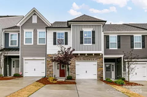 1236 Pebble Grove Dr, Clover, SC 29710