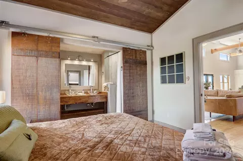 Bedroom - 1389 Newfound Rd, Canton, NC 28716 photo 3 of 6