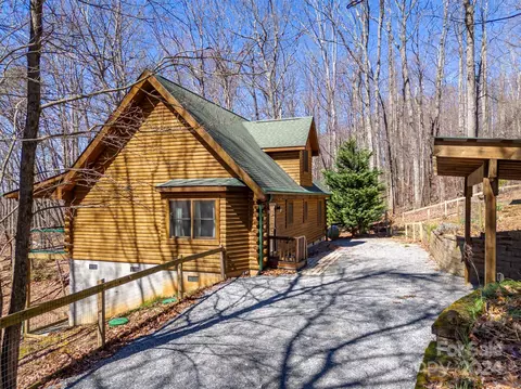 Exterior - 1150 Mountain Lakes Dr, Tryon, NC 28782 photo 3 of 11