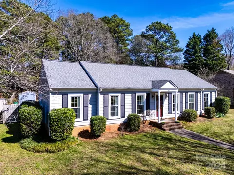 222 Sunnywood Ln, Charlotte, NC 28270