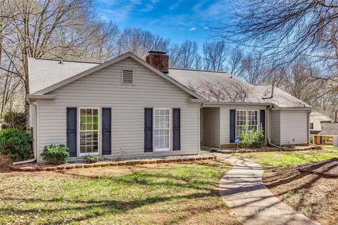 405 Ridgeway Dr, Belmont, NC 28012