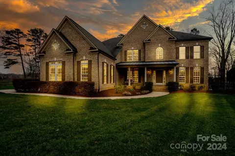 7500 Cleyera Cir, Waxhaw, NC 28173