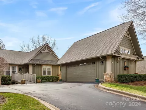 503 Fox Den Ct, Hendersonville, NC 28792