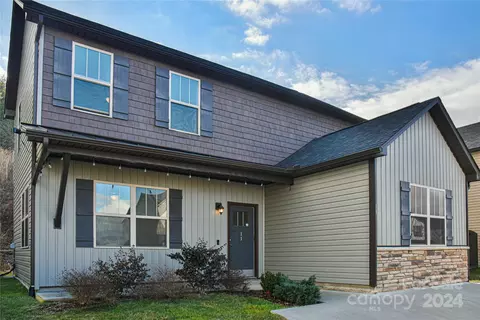 11 Mann Ln, Fletcher, NC 28732