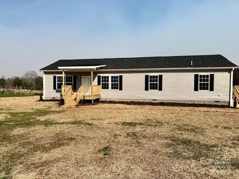 216 Settlemyre Rd, Morganton, NC 28655