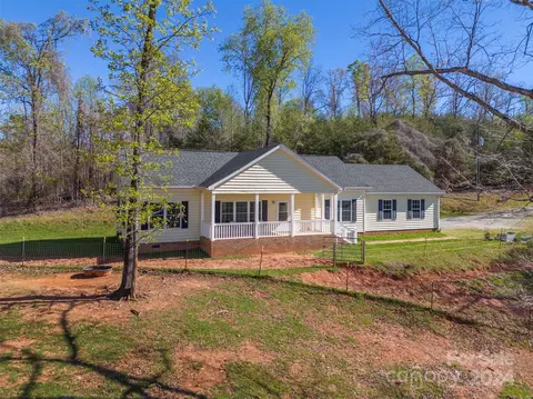 1975 Whiteside Rd, Mill Spring, NC 28756