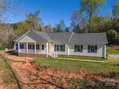 Exterior - 1975 Whiteside Rd, Mill Spring, NC 28756 photo 2 of 9