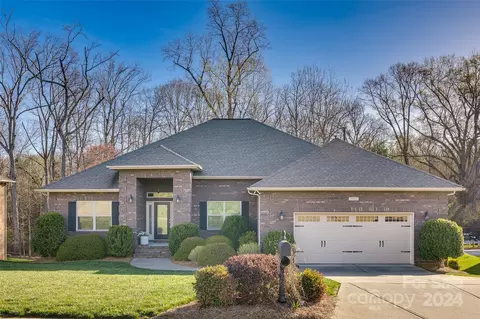 5016 Timberline Ln, Gastonia, NC 28056