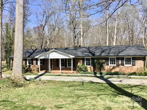 303 Brookmeade Dr, Statesville, NC 28625